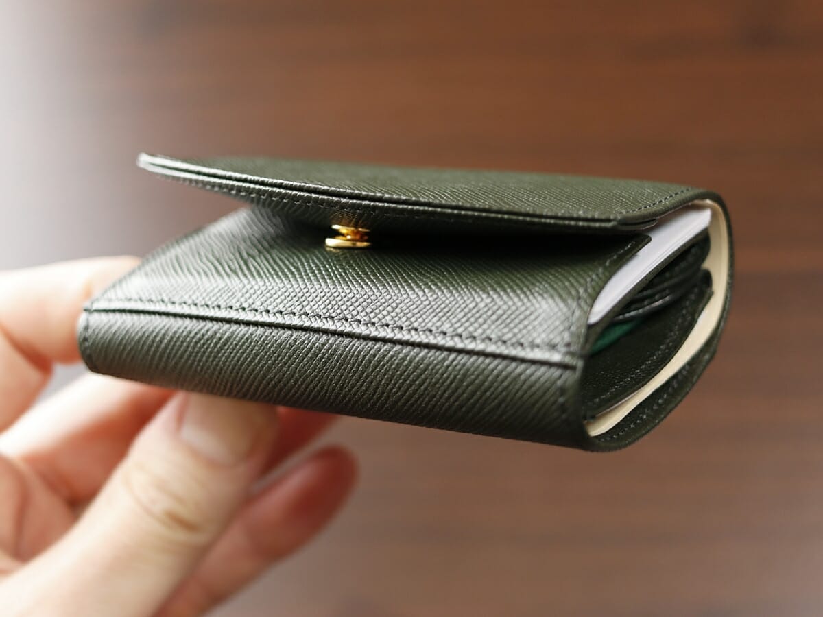 ハンモックウォレット コンパクト メンズ Cartolare カルトラーレ 財布レビュー 収納後の財布の厚み4