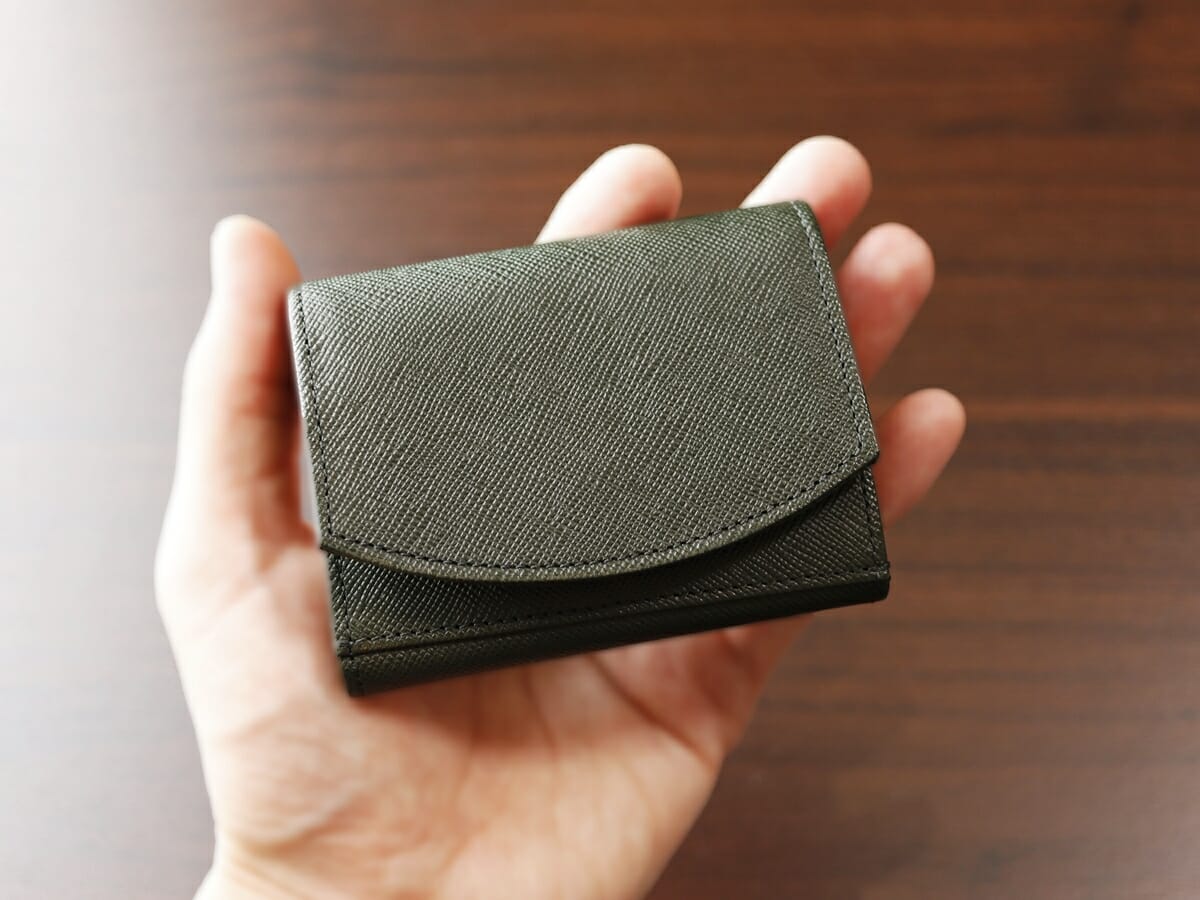 ハンモックウォレット コンパクト メンズ Cartolare カルトラーレ 財布レビュー 収納後の財布のサイズ感