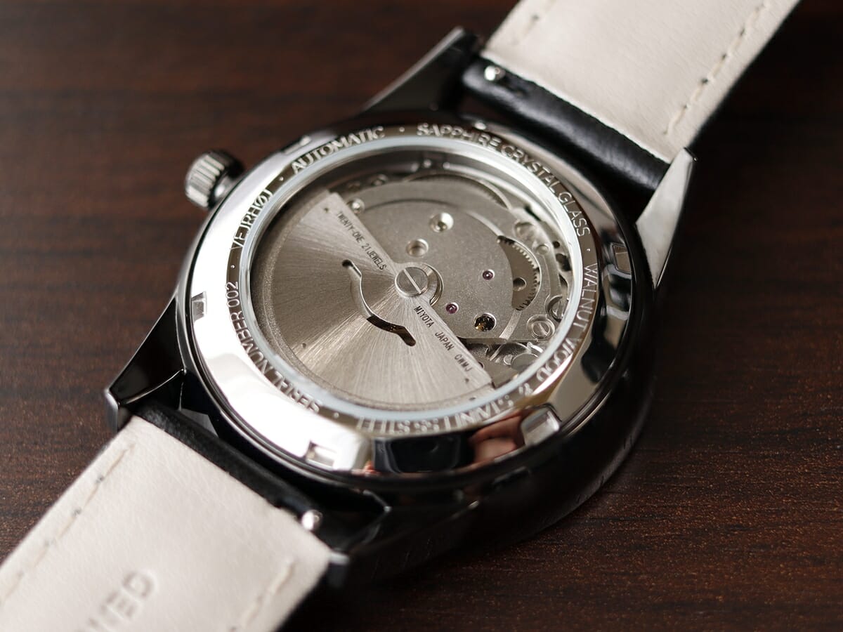 Automatic 自動巻き腕時計 A01 black（automatic）機械式 VEJRHOJ ヴェアホイ 腕時計レビュー カスタムファッションマガジン デザイン バックケース1