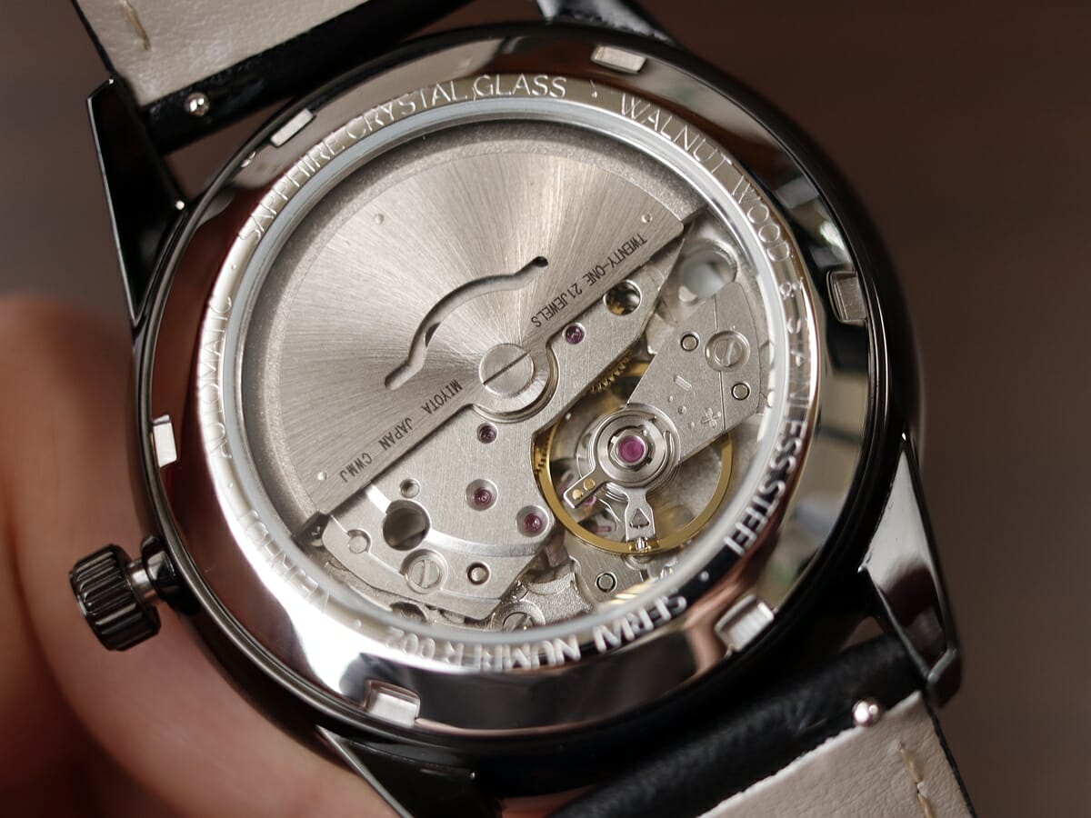 Automatic 自動巻き腕時計 A01 black（automatic）機械式 VEJRHOJ ヴェアホイ 腕時計レビュー カスタムファッションマガジン デザイン バックケース3