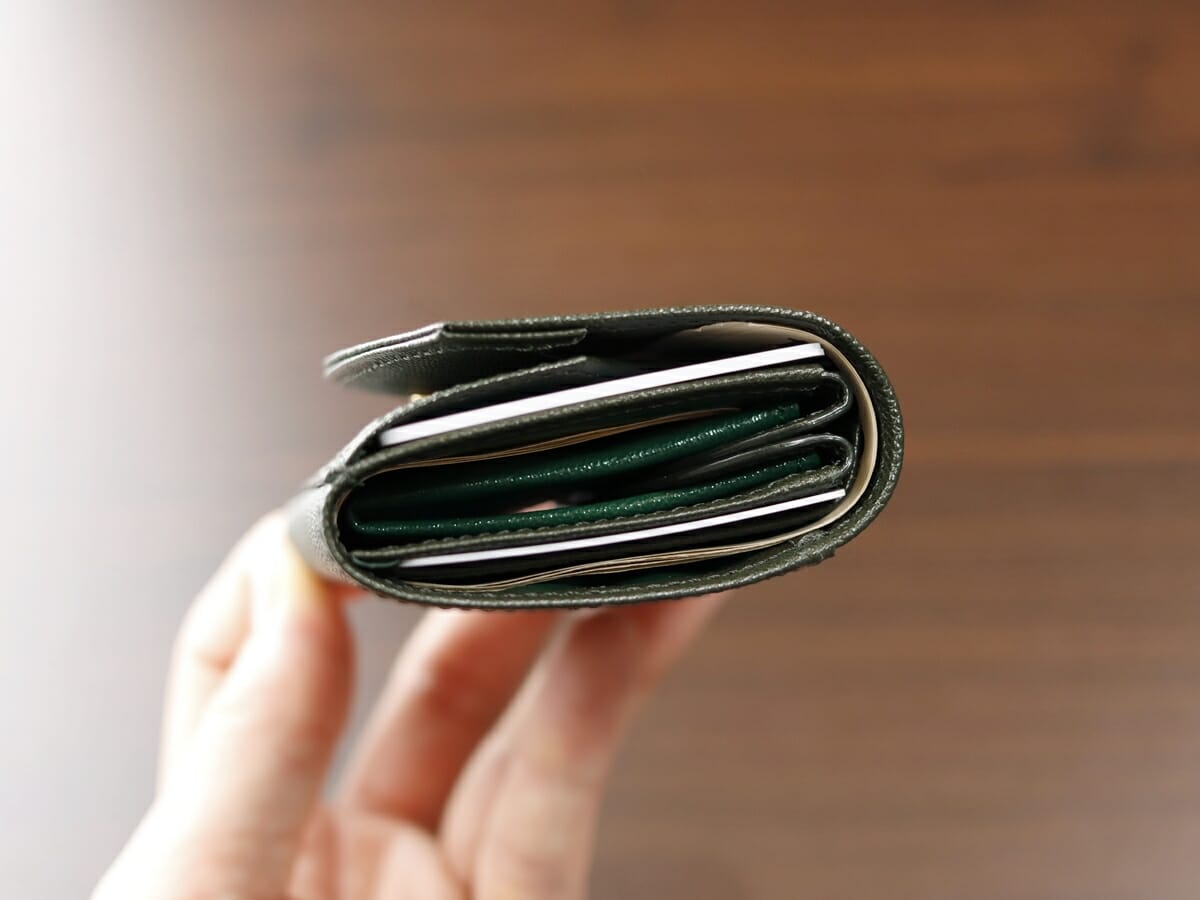 ハンモックウォレット コンパクト メンズ Cartolare カルトラーレ 財布レビュー 収納後の財布の厚み2