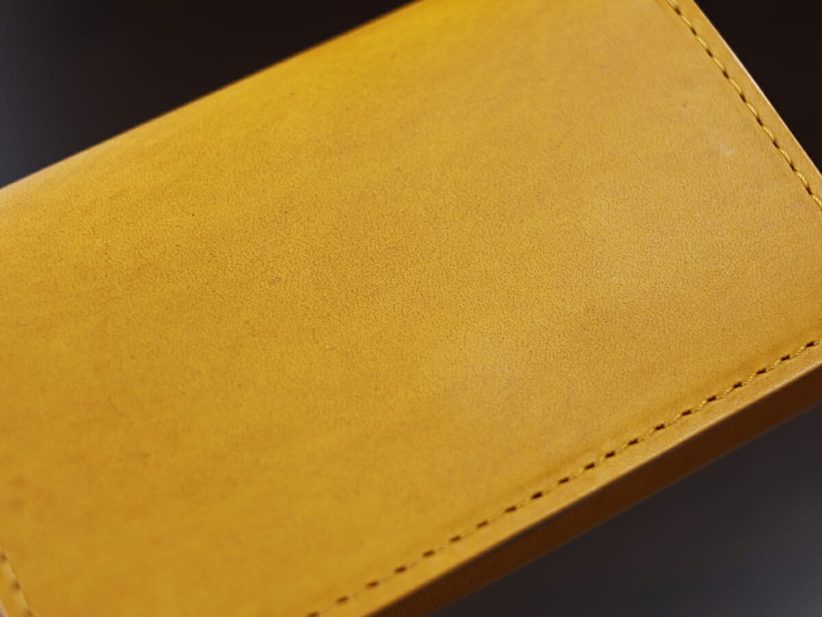 straccio superiore ストラッチョ スペリオーレ m+ エムピウ 財布レビュー 外装デザイン レザーの質感6