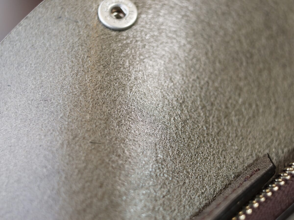 ingrasat mini wallet イングラサット ミニウォレット SO749I SLOW スロウ 財布レビュー 床面の質感2