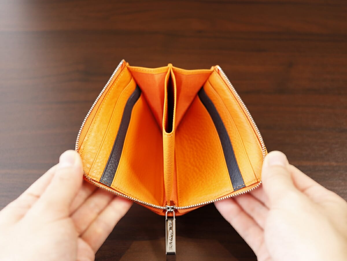 リーヴァ Lファスナーマルチ財布 セッカ（オレンジ）SOLSOMARE（ソルソマーレ）財布レビュー 内装デザイン 収納ポケット1