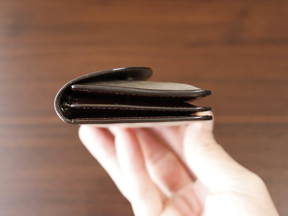 ingrasat mini wallet イングラサット ミニウォレット SO749I SLOW スロウ 財布レビュー 収納後の財布の厚み4