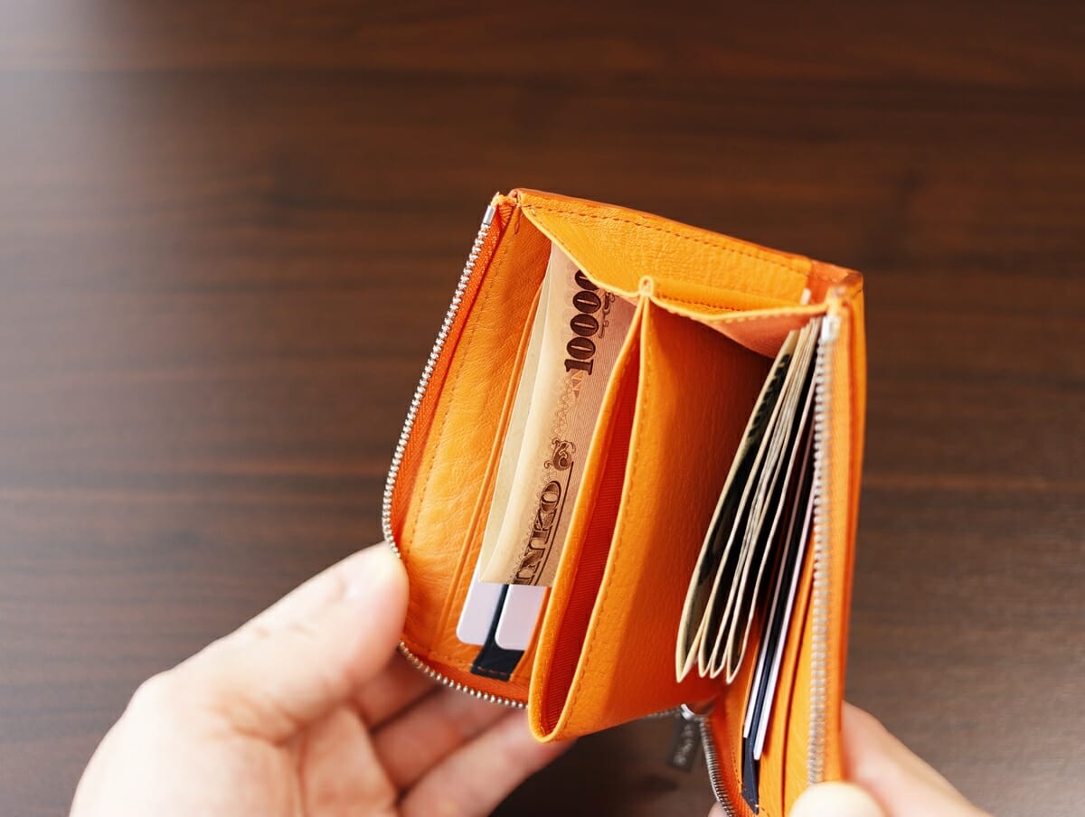 リーヴァ Lファスナーマルチ財布 セッカ（オレンジ）SOLSOMARE（ソルソマーレ）財布レビュー お金 カード 実際の使い心地5