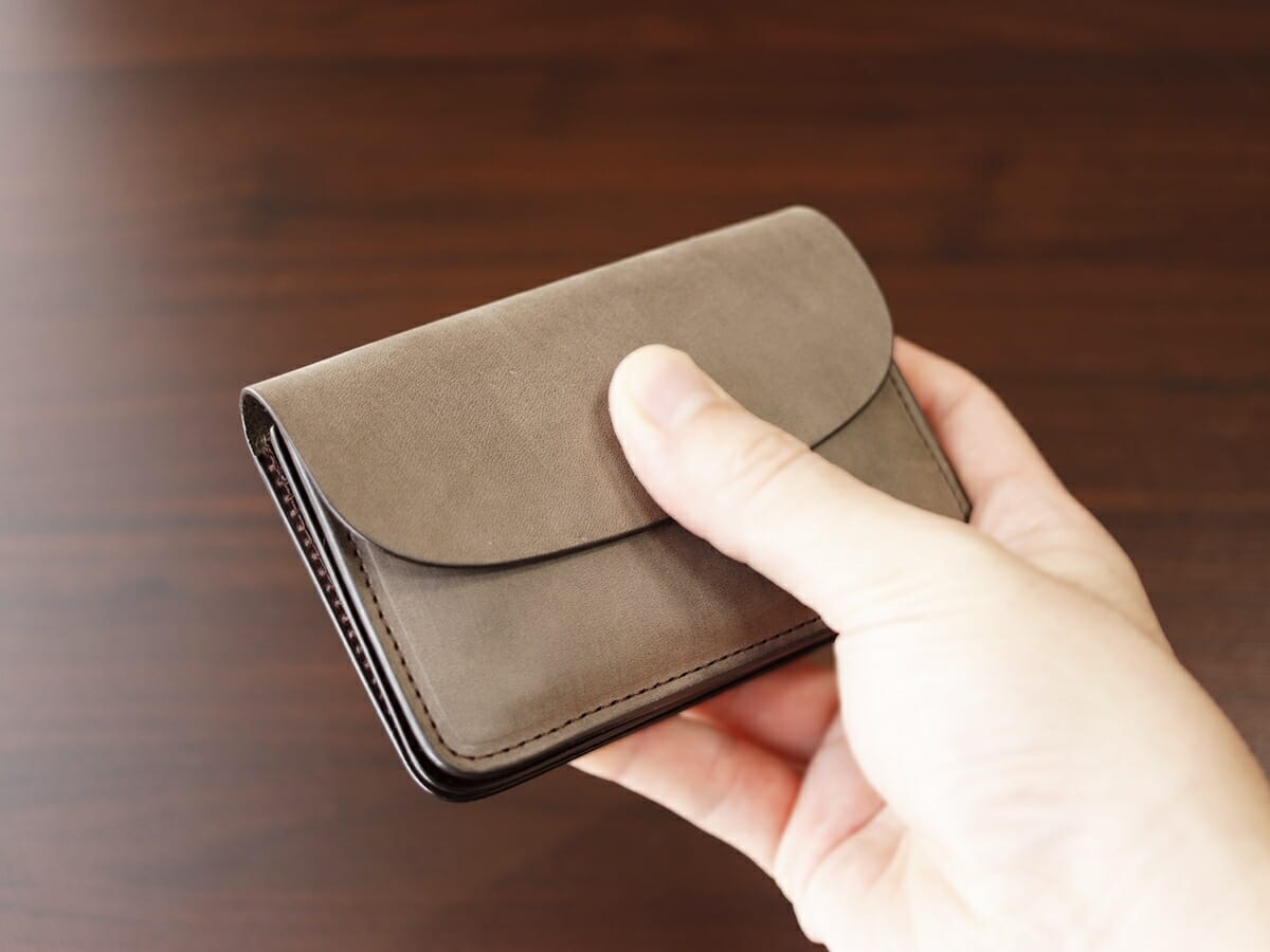 ingrasat mini wallet イングラサット ミニウォレット SO749I SLOW スロウ 財布レビュー 収納後の財布の厚み1