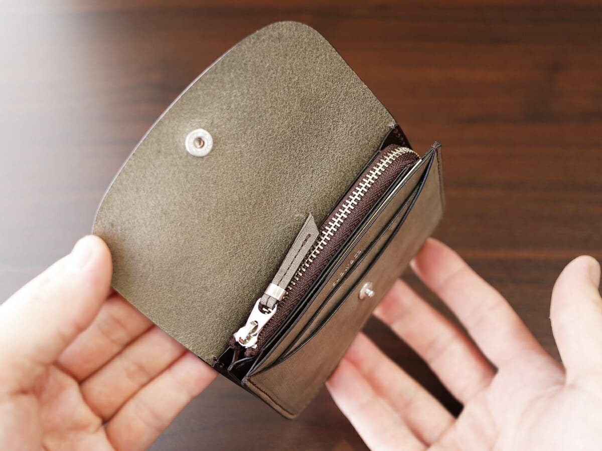 ingrasat mini wallet イングラサット ミニウォレット SO749I SLOW スロウ 財布レビュー 床面の質感1