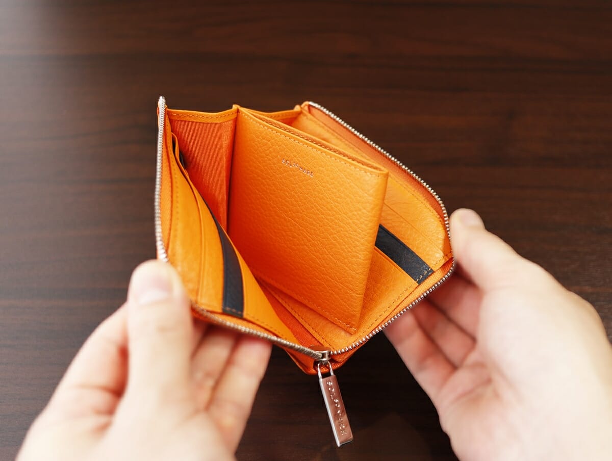リーヴァ Lファスナーマルチ財布 セッカ（オレンジ）SOLSOMARE（ソルソマーレ）財布レビュー 内装デザイン 収納ポケット3