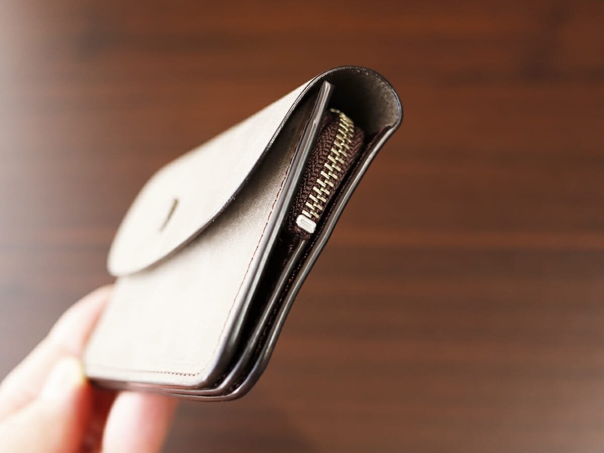 ingrasat mini wallet イングラサット ミニウォレット SO749I SLOW スロウ 財布レビュー 外装デザイン レザーの質感7