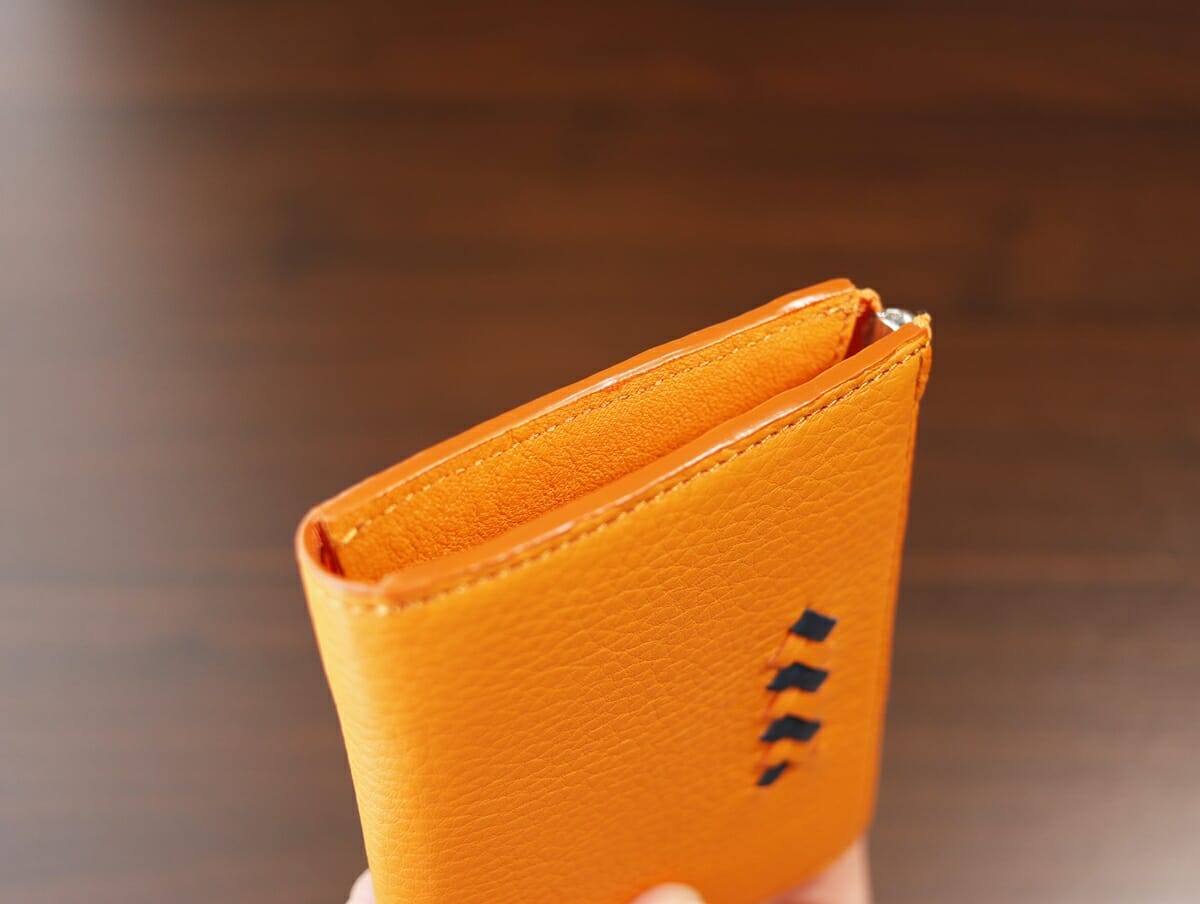 リーヴァ Lファスナーマルチ財布 セッカ（オレンジ）SOLSOMARE（ソルソマーレ）財布レビュー 仕立て コバ
