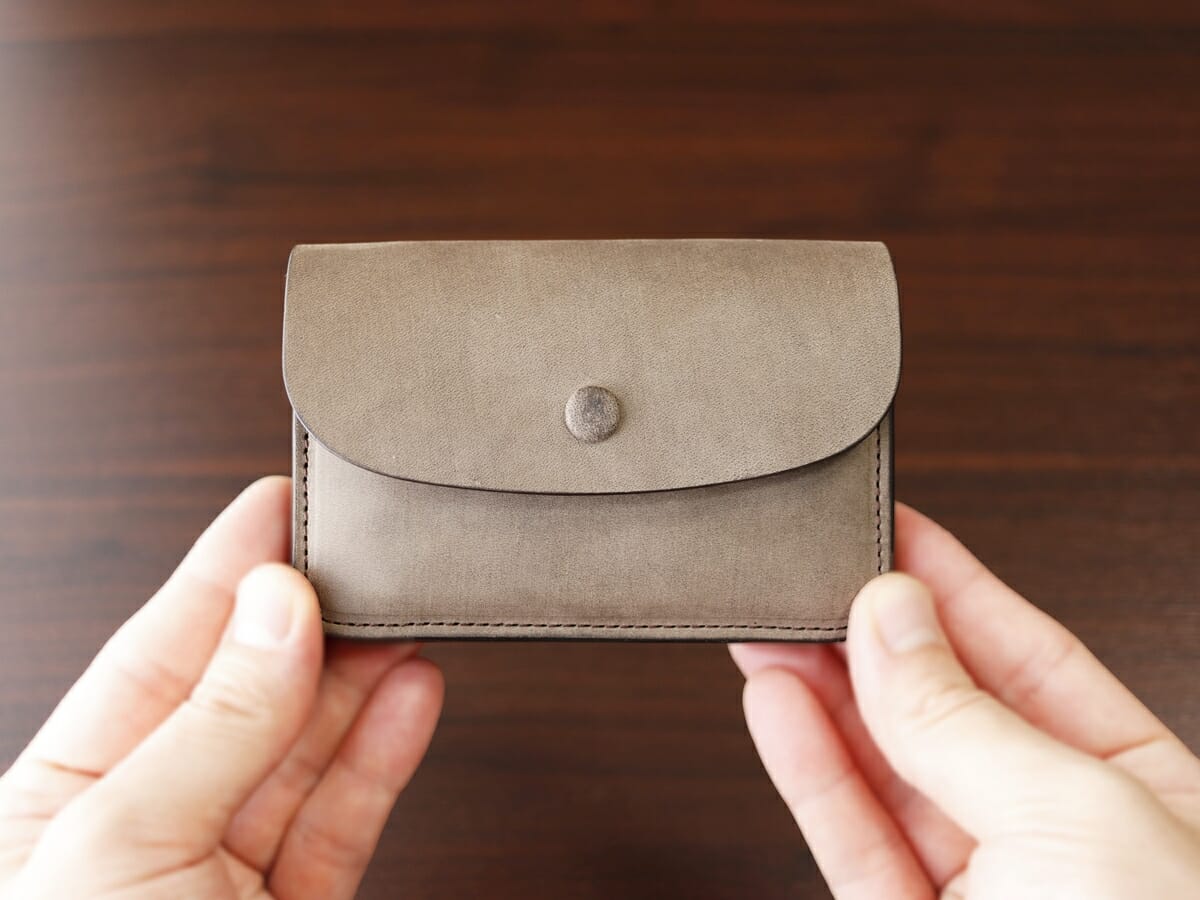 ingrasat mini wallet イングラサット ミニウォレット SO749I SLOW スロウ 財布レビュー 収納後の財布の厚み2