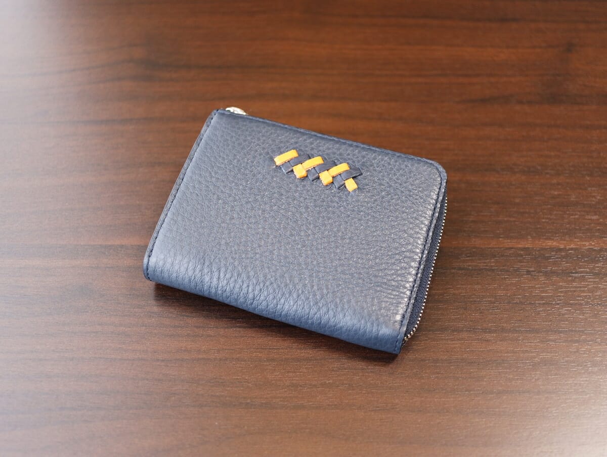 リーヴァ Lファスナーマルチ財布 セッカ（ネイビーブルー）SOLSOMARE（ソルソマーレ）財布レビュー 外装デザイン1