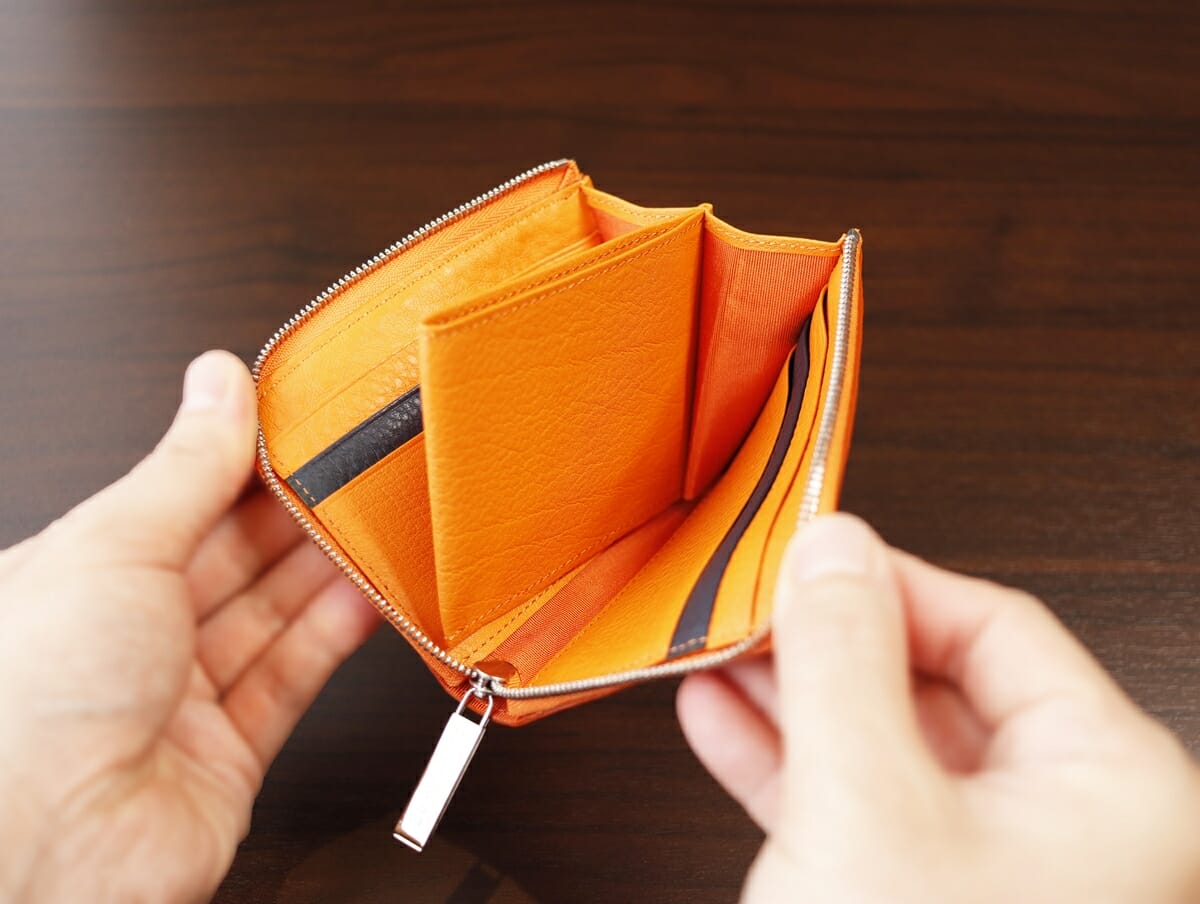 リーヴァ Lファスナーマルチ財布 セッカ（オレンジ）SOLSOMARE（ソルソマーレ）財布レビュー 内装デザイン 収納ポケット2