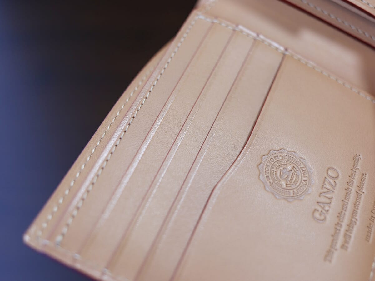 CORDOVAN コードバン 小銭入れ付き二つ折り財布 GANZO ガンゾ 財布レビュー 内装デザイン 収納 カードポケット4