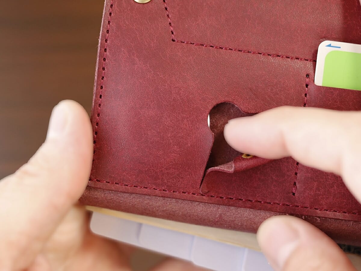 小さく薄い長財布Uno（ウーノ）moku モク もく プエブロレザー 財布レビュー 使い心地 マルチ収納ポケット1