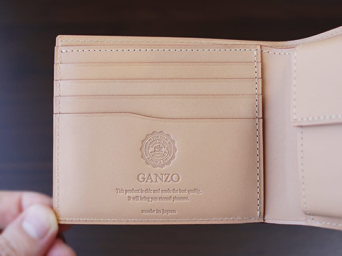 CORDOVAN コードバン 小銭入れ付き二つ折り財布 GANZO ガンゾ 財布レビュー 内装デザイン 収納 カードポケット1