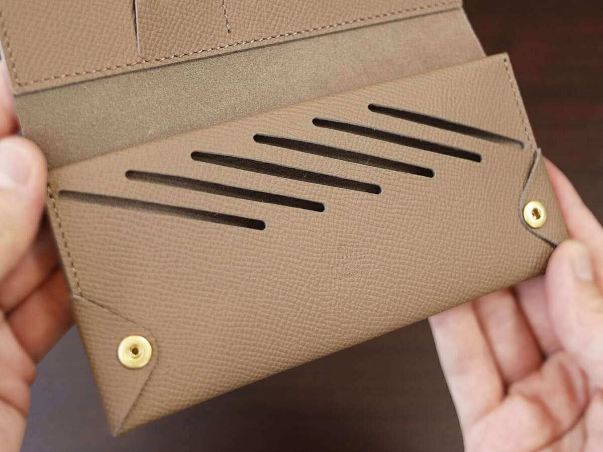 小さく薄い長財布Uno（ウーノ）moku モク もく ノブレッサカーフ 財布レビュー 内装デザイン2