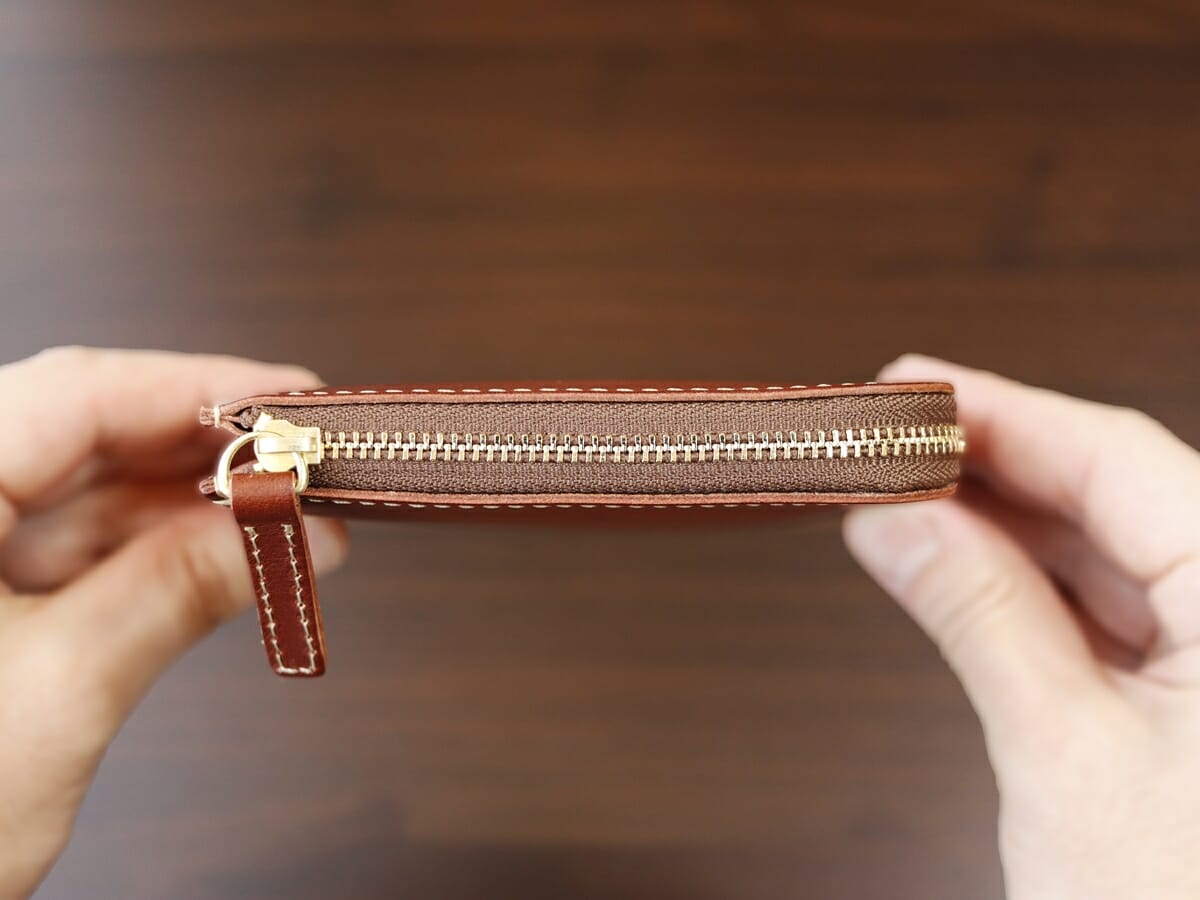 土屋鞄製造所 TSUCHIYA KABAN ディアリオ ハンディLファスナー 財布レビュー 標準収納での財布の厚さ2