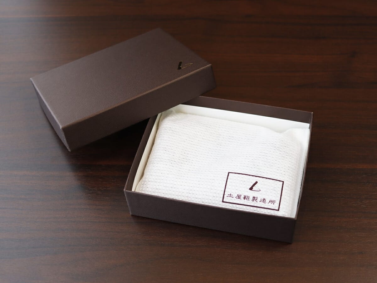 土屋鞄製造所 TSUCHIYA KABAN ディアリオ ハンディLファスナー 財布レビュー 梱包 化粧箱 パッケージング5