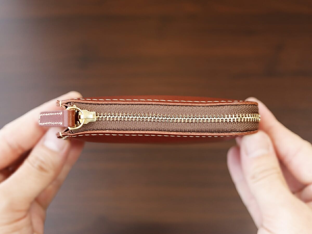 土屋鞄製造所 TSUCHIYA KABAN ディアリオ ハンディLファスナー 財布レビュー 最大収納の財布の厚み1