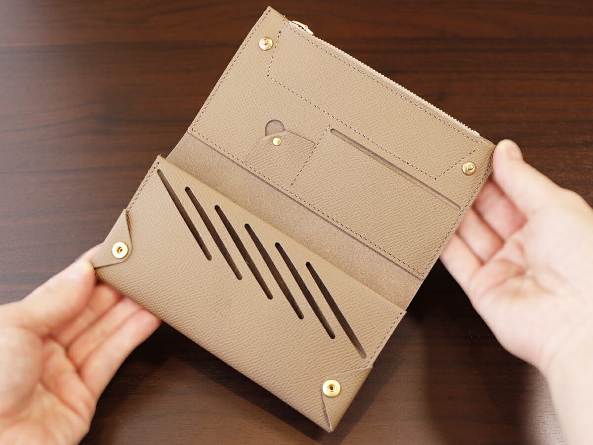 小さく薄い長財布Uno（ウーノ）moku モク もく ノブレッサカーフ 財布レビュー 内装デザイン1