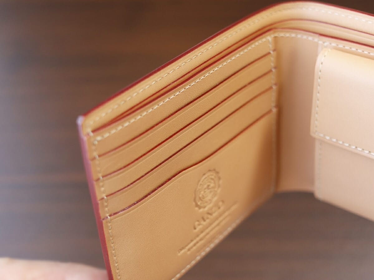 CORDOVAN コードバン 小銭入れ付き二つ折り財布 GANZO ガンゾ 財布レビュー 内装デザイン 収納 カードポケット2