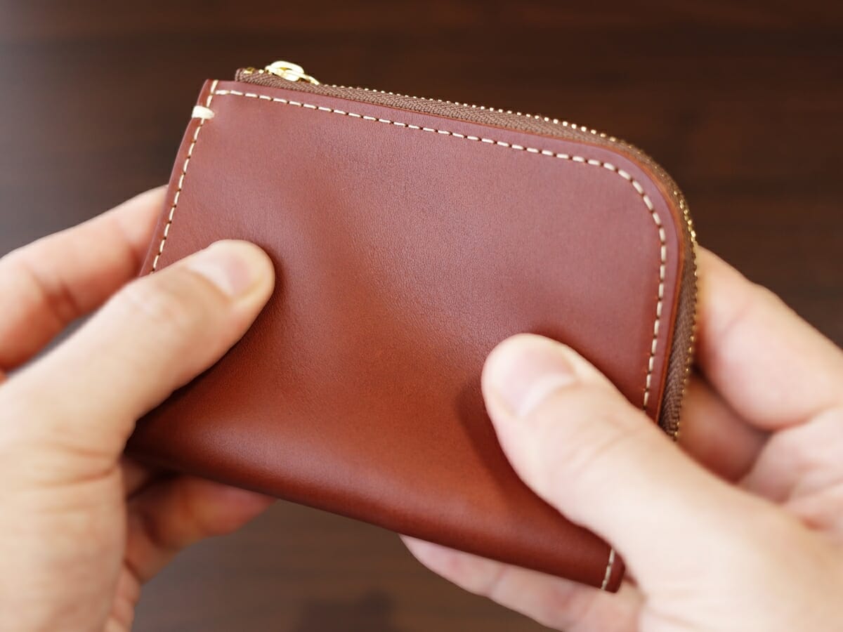 土屋鞄製造所 TSUCHIYA KABAN ディアリオ ハンディLファスナー 財布レビュー 外装デザイン レザーの質感2