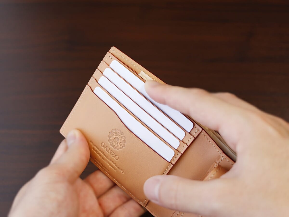 CORDOVAN コードバン 小銭入れ付き二つ折り財布 GANZO ガンゾ 財布レビュー 使い心地 カードポケット3