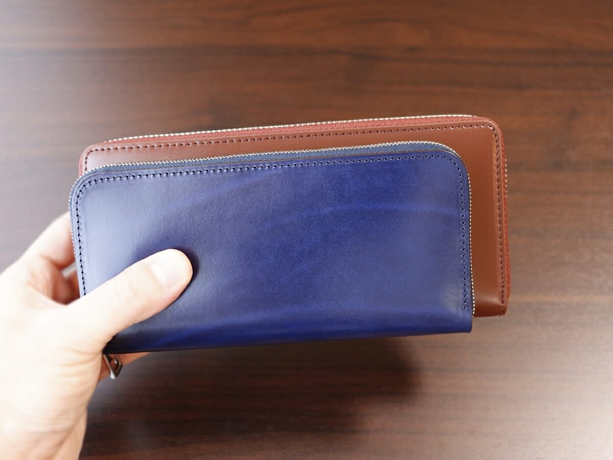 新進工房（SINSIN）ルガトーレザー 極小長財布 batard バタール　一般的なサイズの長財布とサイズ感を比較