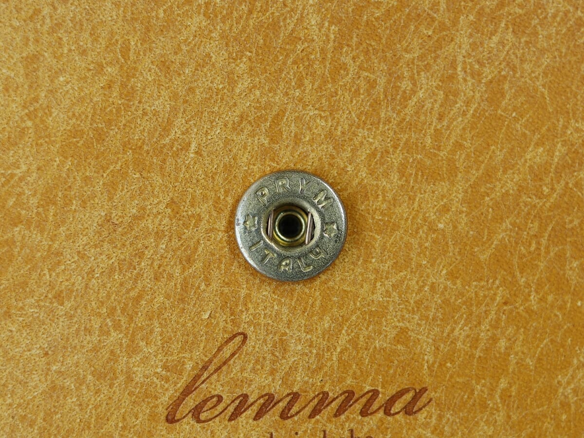 Marisco マリスコ lemma レンマ 二つ折り財布 プエブロレザー 内装デザイン ロゴ ホック