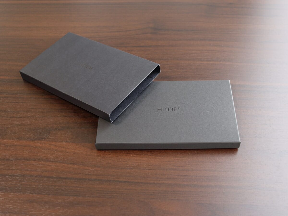 小さな薄い長財布 Hitoe L-zip L -Liscio- SYRINX（シュリンクス）財布レビュー パッケージング 化粧箱2