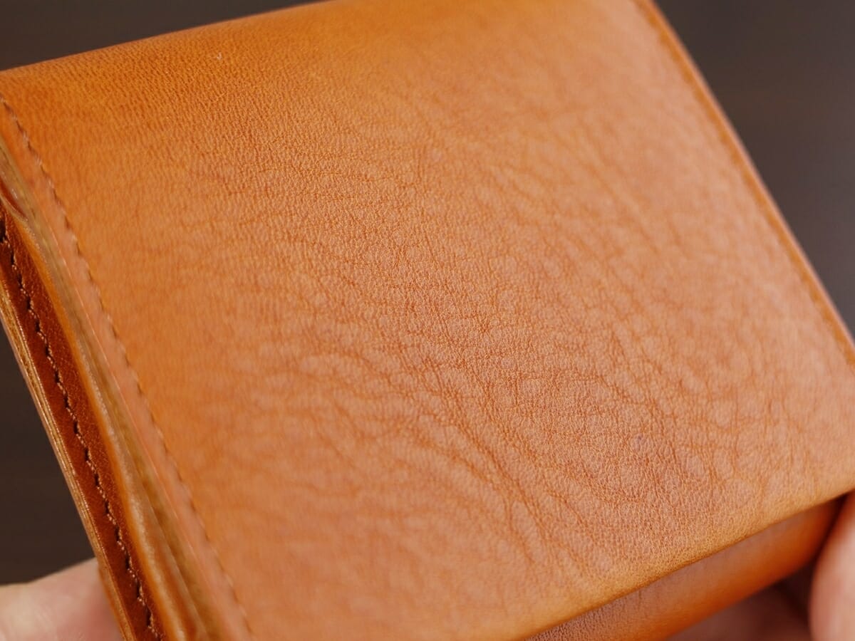 BEERBELLY ビアベリー HATCHBACK ハッチバック 二つ折り財布 コンパクト財布 レビュー 外装デザイン 牛革 質感 仕立て7
