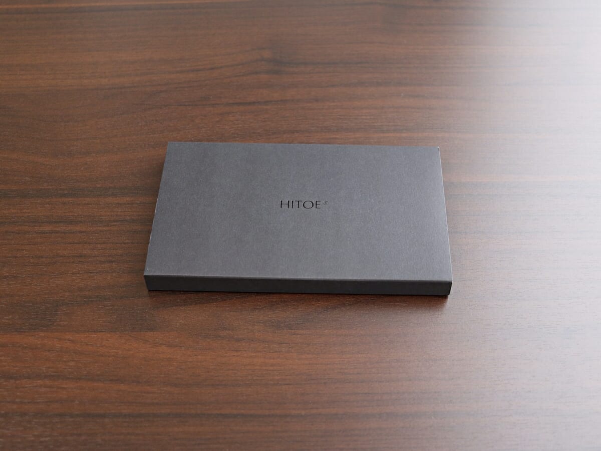 小さな薄い長財布 Hitoe L-zip L -Liscio- SYRINX（シュリンクス）財布レビュー パッケージング 化粧箱1