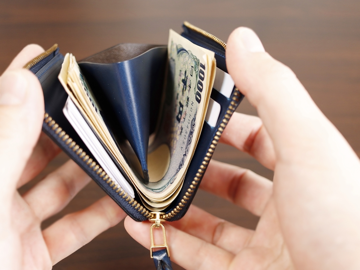 Cram（クラム）L字ファスナー財布 MUNEKAWA（ムネカワ）財布レビュー 最大収納具合と財布の厚み1