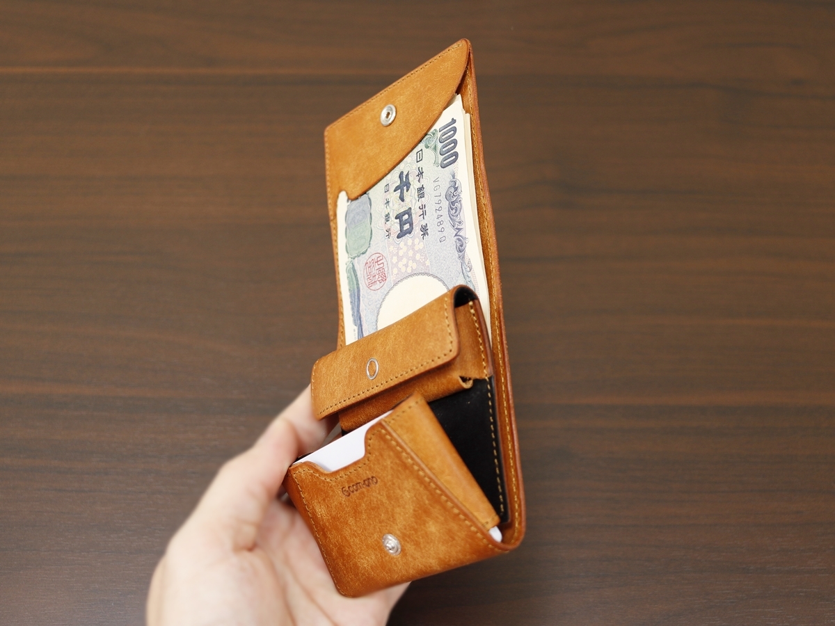 moku（モク）小さく薄い財布Saku Ver.2 com-ono（コモノ）薄い財布 Slim-005pb 財布の比較レビュー 札スペース5