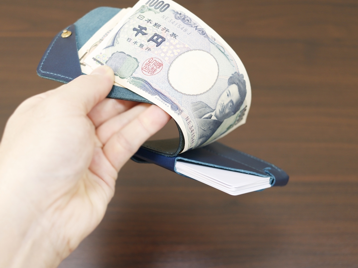 moku（モク）小さく薄い財布Saku Ver.2 com-ono（コモノ）薄い財布 Slim-005pb 財布の比較レビュー 札スペース6