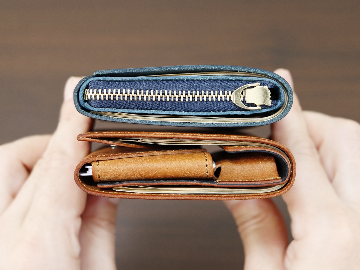 moku（モク）小さく薄い財布Saku Ver.2 com-ono（コモノ）薄い財布 Slim-005pb 財布の比較レビュー 収納後の厚み