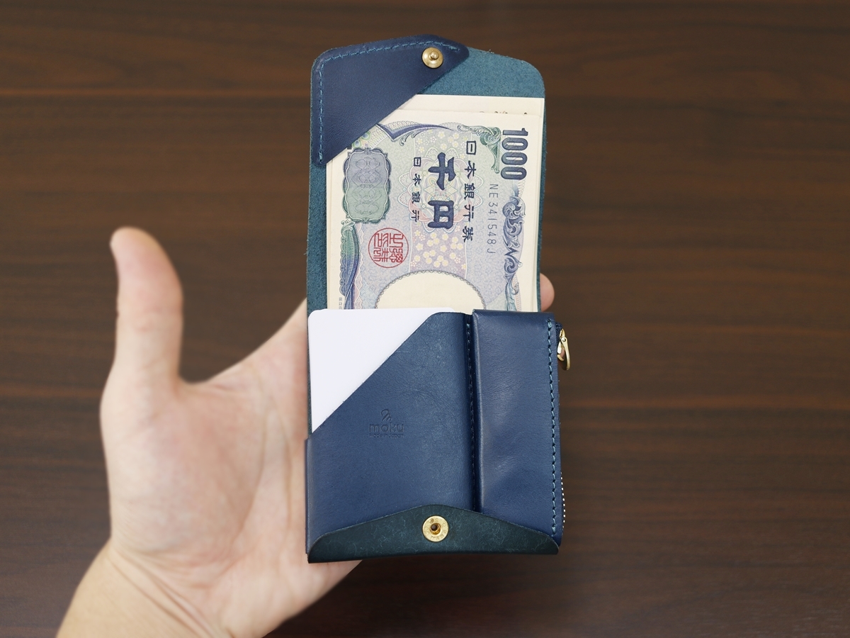moku（モク）小さく薄い財布Saku Ver.2 com-ono（コモノ）薄い財布 Slim-005pb 財布の比較レビュー 財布の安定感1