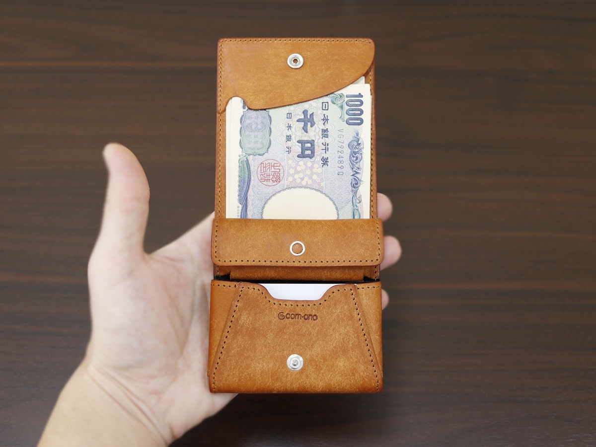 moku（モク）小さく薄い財布Saku Ver.2 com-ono（コモノ）薄い財布 Slim-005pb 財布の比較レビュー 財布の安定感2