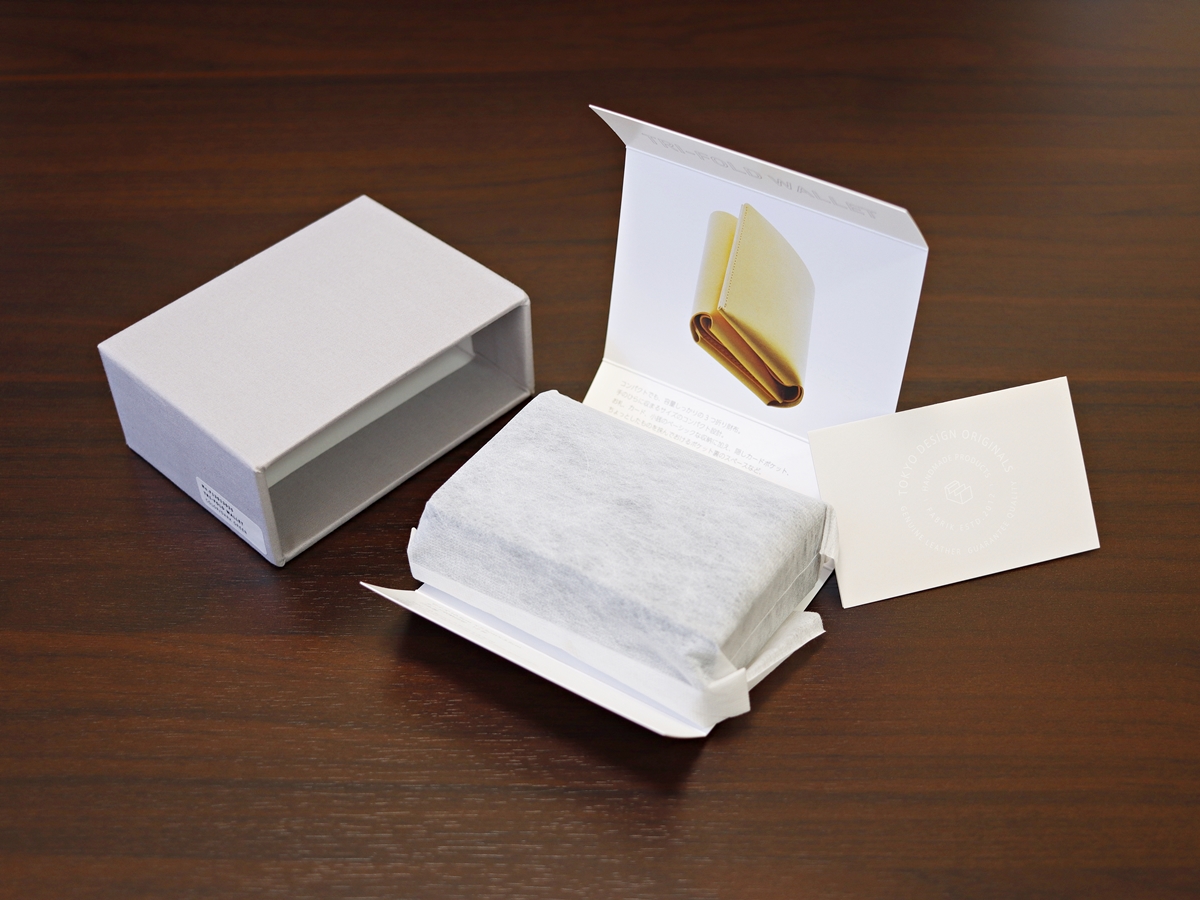 FABRIK（ファブリック）しっかり入ってコンパクトな財布 TRI-FOLD WALLET 三つ折り財布 レビュー パッケージング 化粧箱3